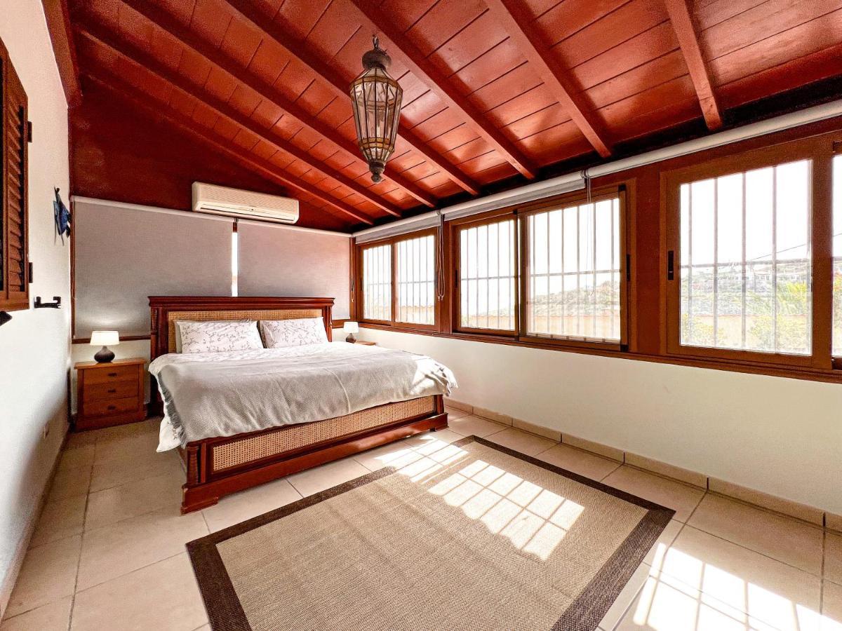 Villa Exquisite Rural House With Garden, Pool And Sea Views à Arico Viejo Extérieur photo