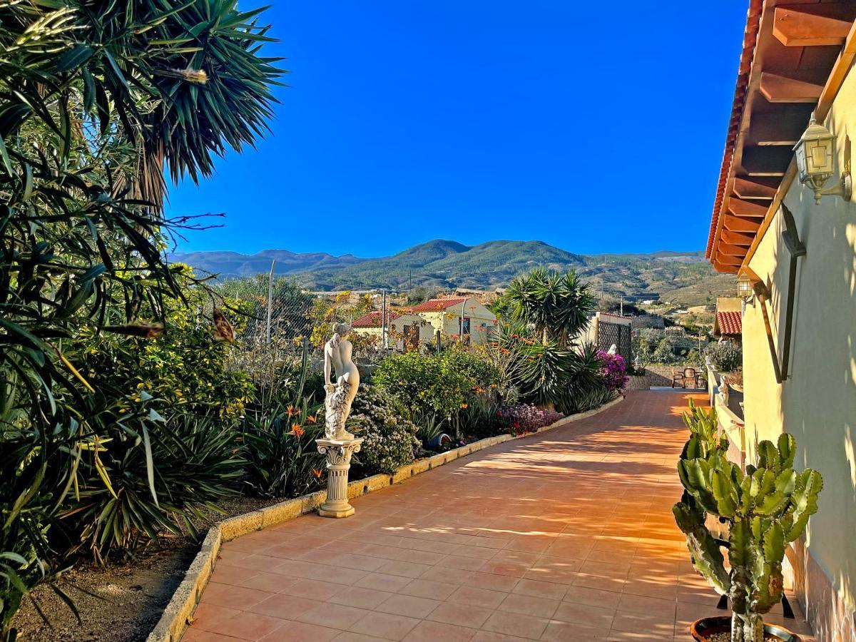 Villa Exquisite Rural House With Garden, Pool And Sea Views à Arico Viejo Extérieur photo
